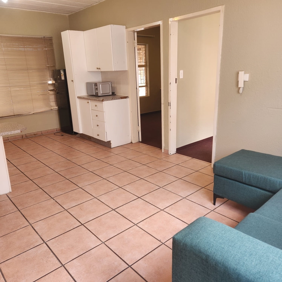 To Let 2 Bedroom Property for Rent in Kannoniers Park North West